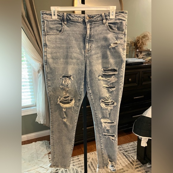 American Eagle Distressed Jegging - Picture 1 of 3